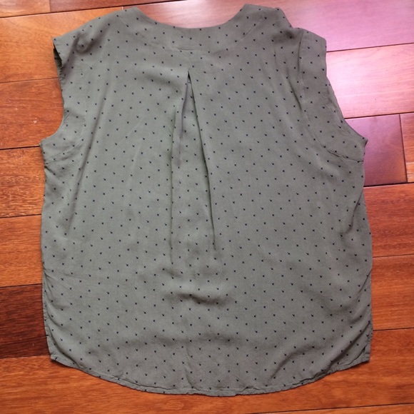 Green & Blue Sleeveless Blouse by Universal Thread - Picture 2 of 7